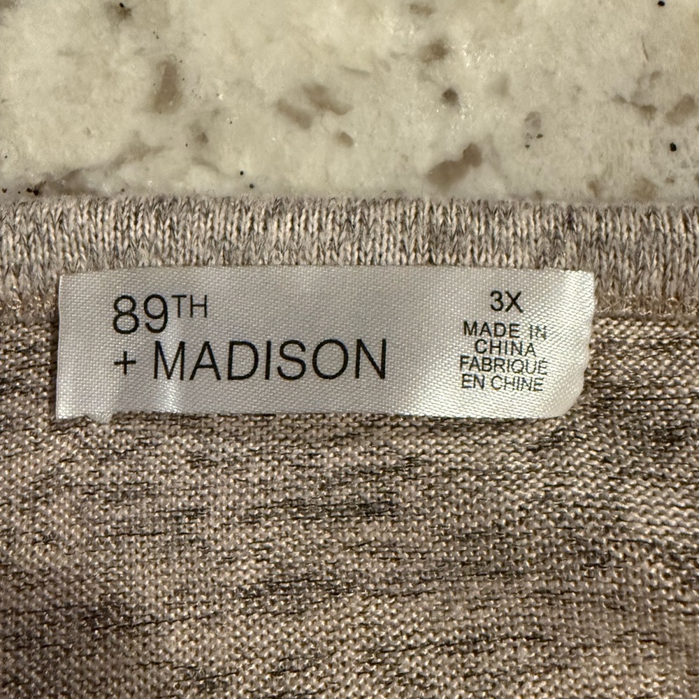 *GENTLY WORN* 89th & Madison Size 3X Cream Rhinestone Scoopneck Pullover Blouse - Picture 6 of 7